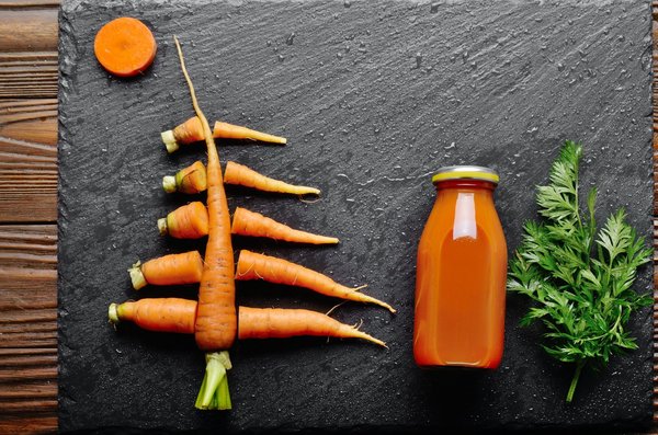 Comment styliser une robe chemisier pour différentes occasions ?