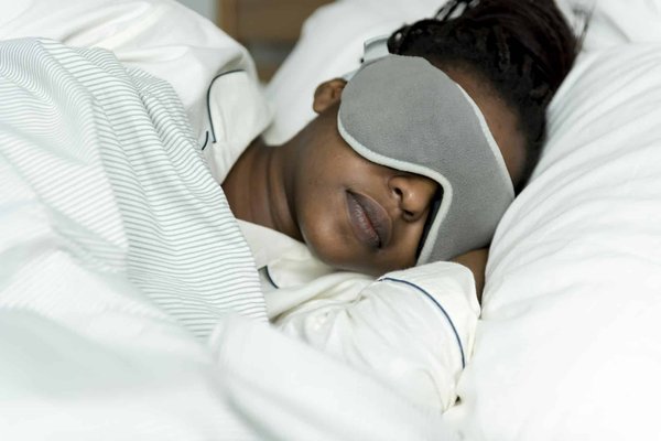 Le masque de sommeil en soie : un allié de nuit pour votre bien-être